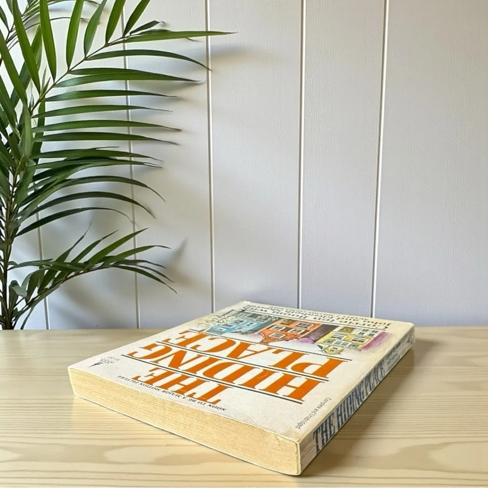The Hiding Place – Corrie ten Boom | Vintage Paperback (1971)